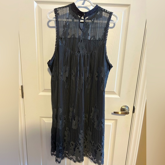 Lace dress sleeveless with gorgeous details - Picture 2 of 11